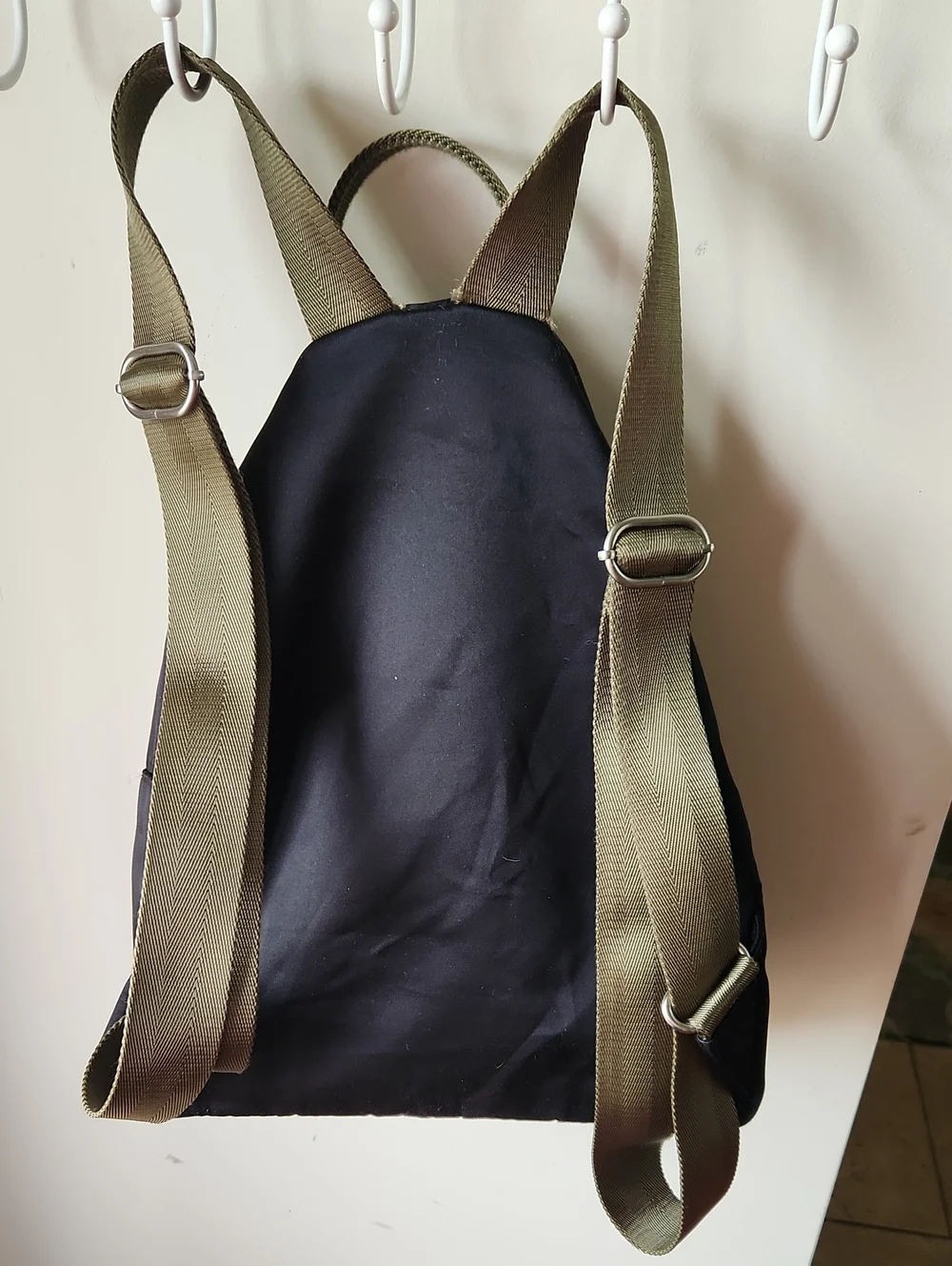 American Eagle Outfitters preowned good